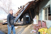 HALITPAŞA - Hortum Ahır Ve Samanlığın Çatısını Uçurdu