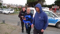 KAHRAMAN POLİS - Kahraman Polis 1 Dakika Bile Düşünmeden Denize Atladı