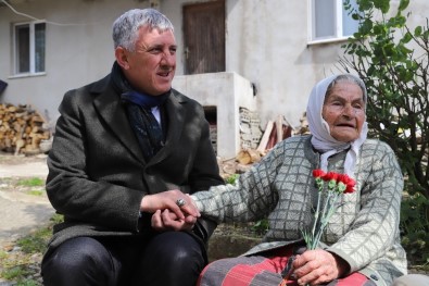 Oflu 105 Yaşındaki Ayşe Nine'nin Erdoğan Sevgisi