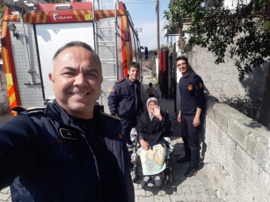 Seyyar Asansörde Mahsur Kalan Kadını İtfaiye Kurtardı