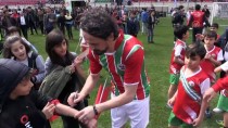 Şöhretler Karması Öğrencilerle Maç Yaptı