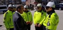 TRAFİK TESCİL - Vali, Trafik Ekiplerinin Yeni Üniformalarını İnceledi