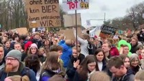 BRANDENBURG - Almanya'da Öğrencilerden İklim Protestosu