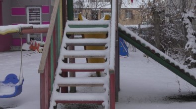 Ardahan'da Yoğun Kar Kenti Beyaza Bürüdü
