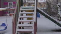 KAR SÜRPRİZİ - Ardahan'da Yoğun Kar Kenti Beyaza Bürüdü