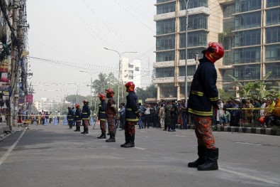 Bangladeş'teki Yangın Faciasında Ölü Sayısı 25'E Çıktı