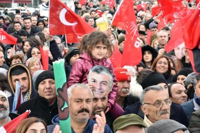 Başkan Genç'e Sarıyer Mitinginde Sevgi Seli