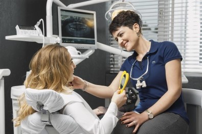 Diş İmplantı Sonrası Bakımına Dikkat