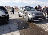 Eşme Belediye Başkanının Karısı Trafik Kazasında Yaralandı Haberi
