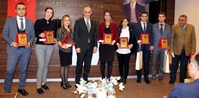 Gaziantep'te Başarılı Adliye Personeline Plaket