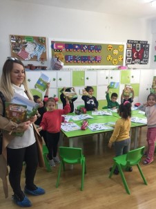 SSAUMDER'den Öğrencilere Kırtasiye Ve Spor Malzeme Yardımı Devam Ediyor