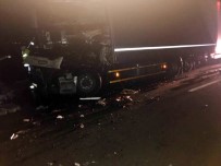 TIR ŞOFÖRÜ - Tekirdağ'da Tır, Odun Yüklü Kamyona Arkadan Çarptı