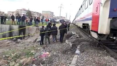 Diyarbakır'da Trenin Çarptığı Genç Yaralandı