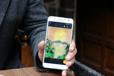 Diyarbakır'ın Van Gogh'U Resimlerini Telefonuna Çiziyor