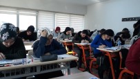 HALK EĞITIMI MERKEZI - Halk Eğitim Merkezindeki Üniversiteye Hazırlık Kurslarına Yoğun İlgi