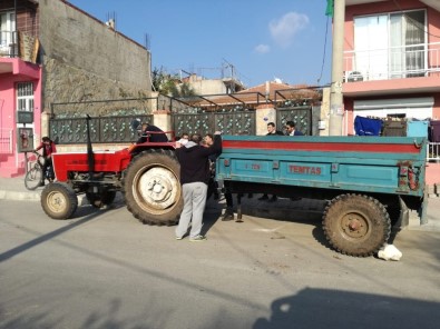 İzmir'de Traktör Römorku Devrildi Açıklaması 9 Yaralı