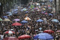 DINLER - Rio Karnavalı Yağmur Dinlemedi