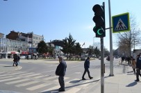 YEŞİLAY HAFTASI - Sakarya'daki Trafik Lambaları 'Hilal' Şeklini Aldı