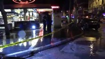KURUKÖPRÜ - Adana'da Bar Önünde Silahlı Saldırı Açıklaması 1 Ölü, 1 Yaralı