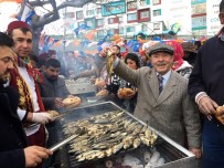 MUSTAFA NECATİ - Balıkçı Kenan Roman Vatandaşlara 1,5 Ton Balık Dağıttı