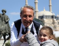 Edirneli Esnaflar 'Edirneli Fatih' Anısına Padişah Macunu Dağıttı