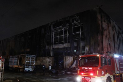 Gebze'deki Fabrika Yangını 4 Saatte Söndürüldü