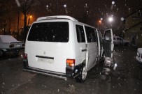 GÜVENLİK GÖREVLİSİ - Hırsızlık Şüphelileri Bekçiler Gelince Minibüsü Bırakıp Kaçtı
