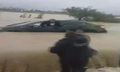 KKTC'de Seyir Halindeki Araçlar Sel Sularına Kapıldı