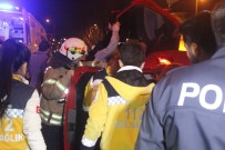 HASEKI EĞITIM VE ARAŞTıRMA HASTANESI - Millet Caddesinde Trafik Kazası Açıklaması 3 Yaralı