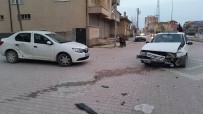 Otomobiller Çarpıştı Açıklaması 4 Yaralı