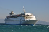 EFES - Turist Gemisi Fırtana Nedeniyle Limana Güçlükle Yanaştı