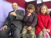 95 Yaşında Torunlarıyla Oy Kullanmaya Gitti