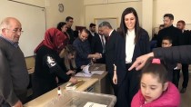 KURUPELIT - AK Parti Genel Başkan Yardımcısı Karaaslan Oy Kullandı