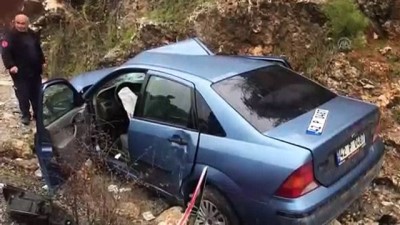 Antalya'da Otomobille Kamyonet Çarpıştı Açıklaması 5 Yaralı