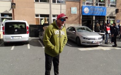 Beyazıt Öztürk Oy Kullanacağı Okulu Şaşırdı