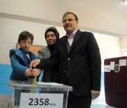 BASIRET - Çavuşoğlu Oyunu Bursa'da Ailesiyle Kullandı