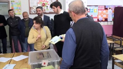 CHP Genel Başkan Yardımcısı Ağbaba, Oyunu Kullandı