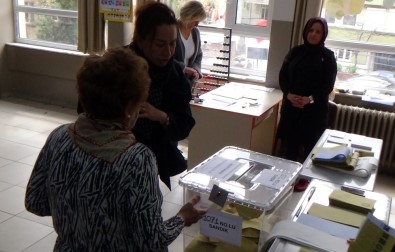 (Özel) Ünlü Oyuncu Demet Akbağ Oyunu Beşiktaş'ta Kullandı