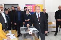 RECEP AKDAĞ - Sağlık Eski Bakanı Akdağ Ve Başkan Sekmen Oyunu Kullandı