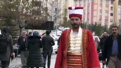 Sandığa Mehter Kıyafetiyle Gitti