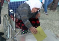 GÖKÇEBAĞ - Siirt'te Yaşayan 93 Yaşındaki Seçmen Oyunu Kullandı