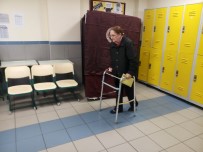 Yaşlılar Sandığa Koştu