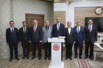 İLAHİYAT FAKÜLTESİ - Adalet Bakanı Gül, Üniversite Öğrencileriyle Bir Araya Geldi