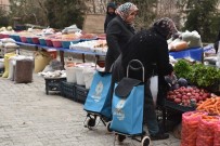 ŞAKIR ÖNER ÖZTÜRK - Artuklu Belediyesi Bin Pazar Arabasını Vatandaşa Dağıttı