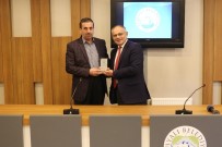 Başkan Öztürk'ten Meclis Üyelerine Teşekkür Plaketi