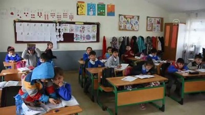 'Emeğimiz Eğitim İçin' Diyerek Okulları Boyuyorlar
