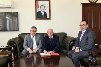 Hayırsever İşadamı Ramazan Aksoy'dan Karadut Köyüne Taziye Evi