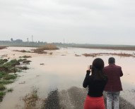 YARıMCA - Kızıltepe'de Sel Nedeni İle Vatandaşlar Evlerinde Mahsur Kaldı