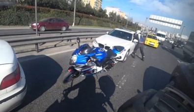 Otomobil Motosikleti Sıkıştırınca Ortalık Karıştı