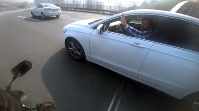 (Özel) TEM Otoyolu'nda Özür Dileyip 'Makas' Atan Maganda Yakalandı